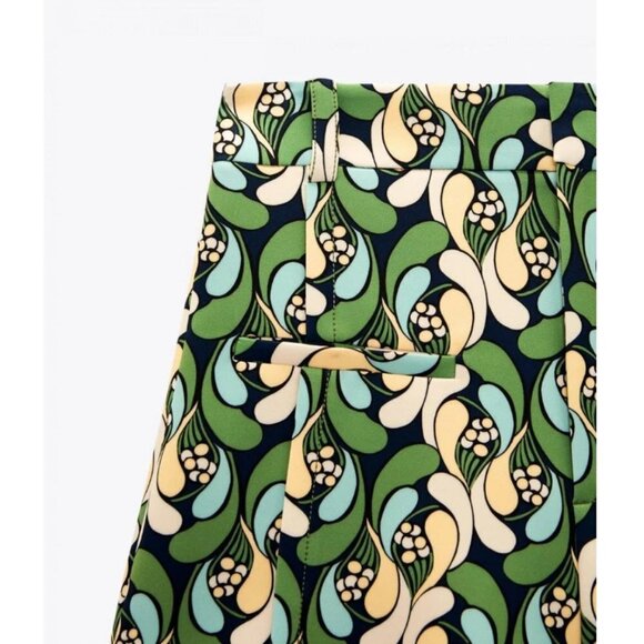 NWOT Zara multicoloured retro-inspired abstract print shorts, XS - Picture 8 of 14